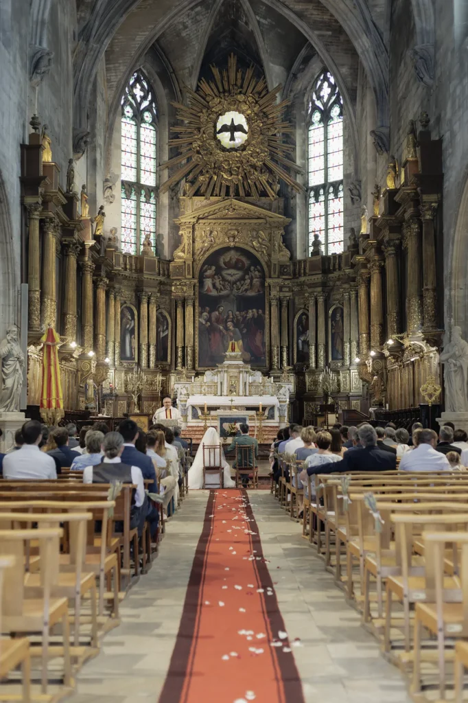 Moment d’émotion pendant une cérémonie de mariage dans le Gard