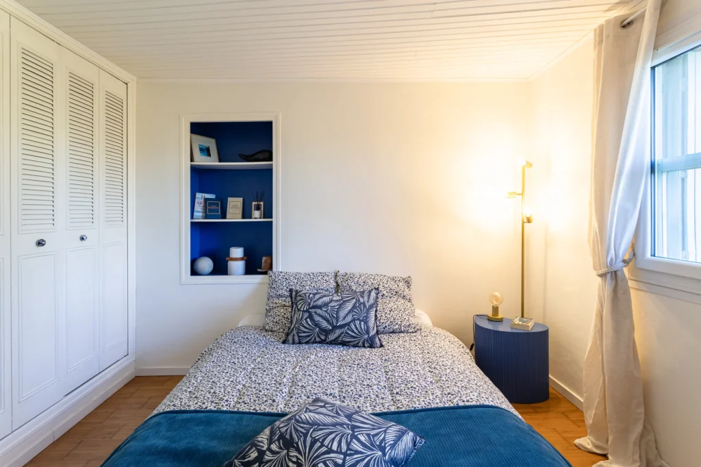 Intérieur lumineux photographié pour un reportage immobilier dans le Gard