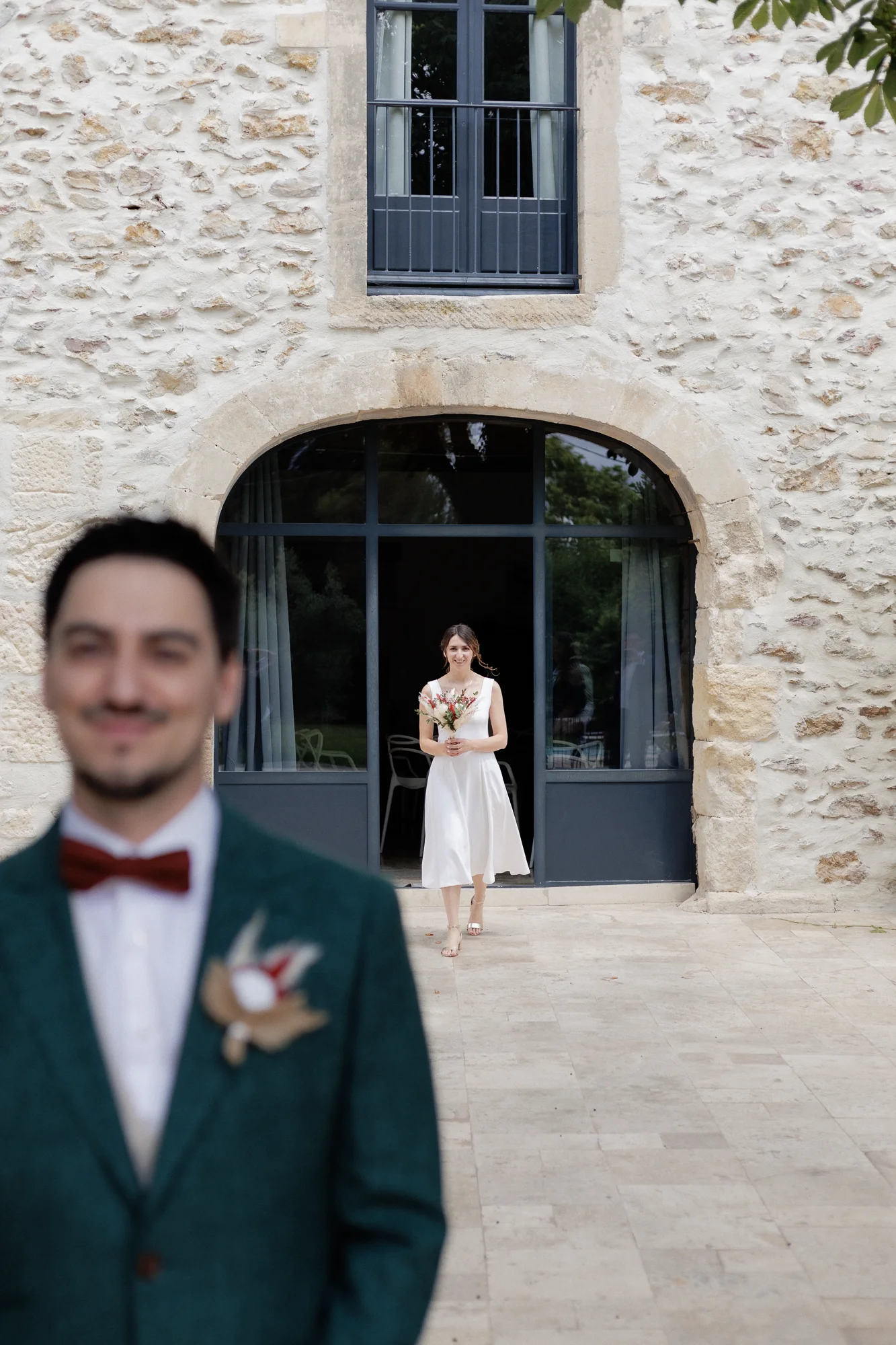 Romain attend Mathilde pendant leur first look avant les cérémonies de mariage